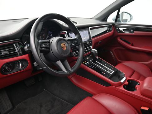 Used 2026 Porsche Macan AWD/4WD image 4