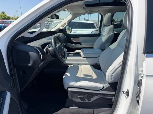 Certified 2025 Ford Expedition Max Platinum w/ Driver's Package AWD/4WD image 14