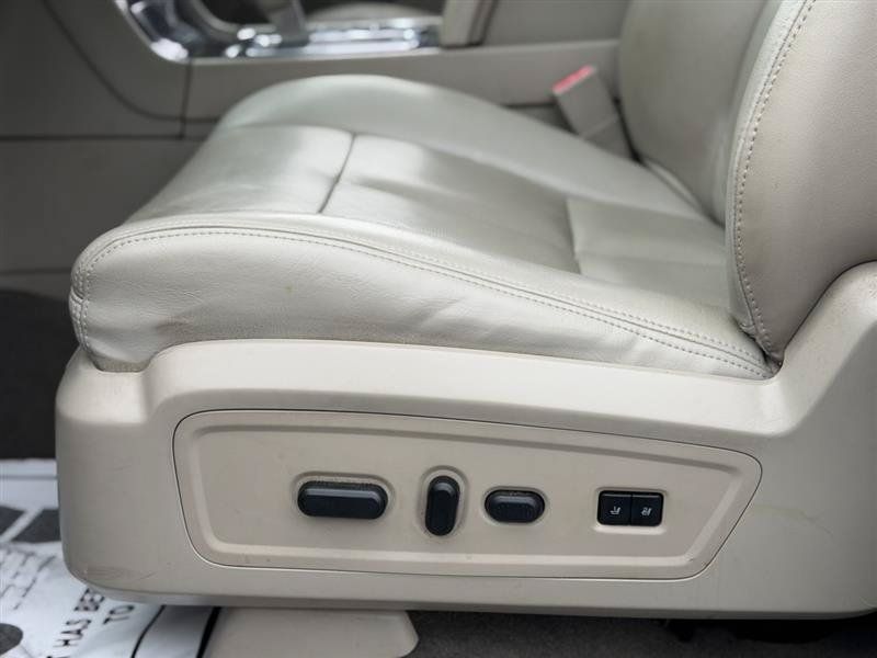 Used 2010 Lincoln Navigator 4WD image 11