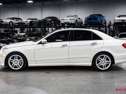 Used 2011 Mercedes-Benz E 550 4MATIC Sedan image 2