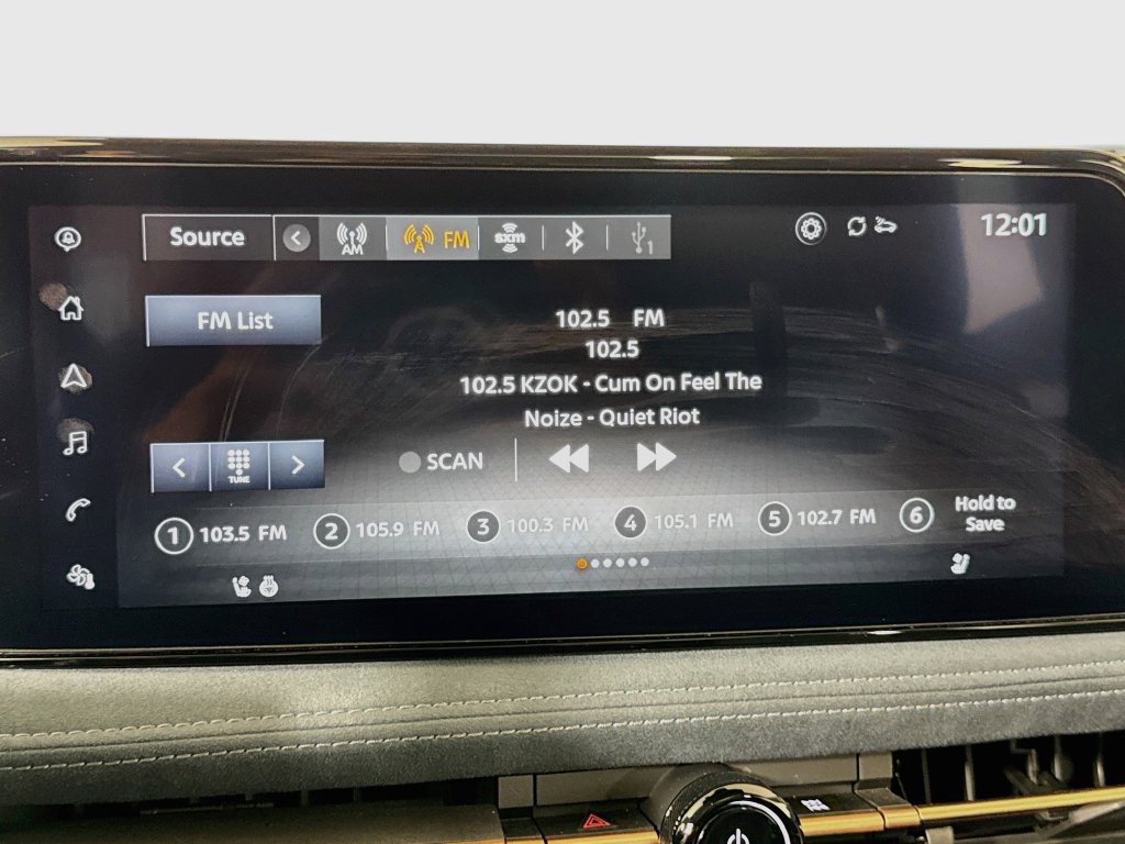 Used 2023 Nissan Ariya AWD/4WD image 36