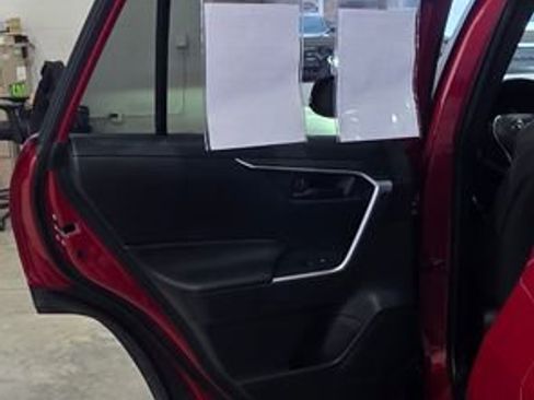 Used 2021 Toyota RAV4 SE image 26