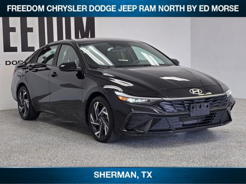 Used 2025 Hyundai Elantra Sport FWD image 2