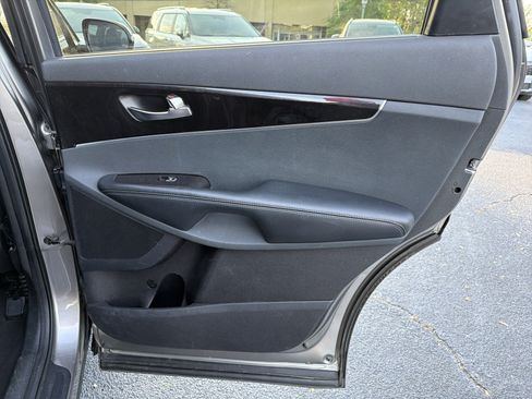 Used 2018 Kia Sorento EX FWD image 16