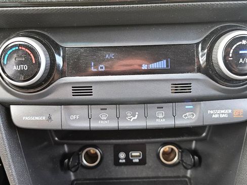 Used 2018 Hyundai Kona Limited FWD image 34