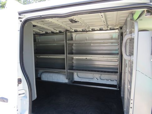 Used 2020 Nissan NV 2500 S image 19