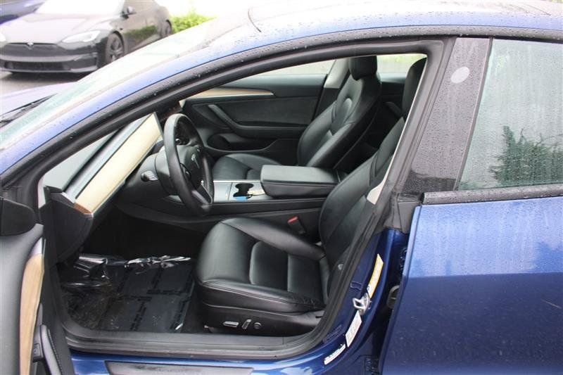 Used 2022 Tesla Model 3 Standard Range RWD image 9