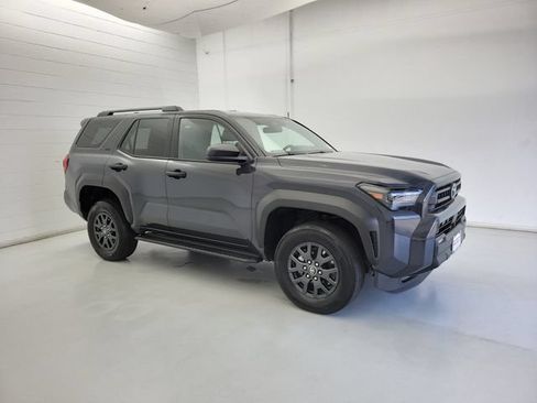 Used 2025 Toyota 4Runner SR5 AWD/4WD image 4