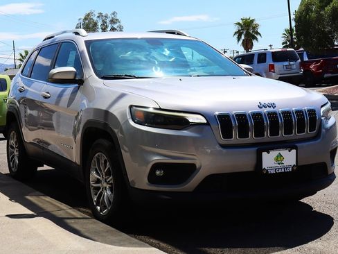 Used 2019 Jeep Cherokee Latitude Plus w/ Comfort/Convenience Group FWD image 14