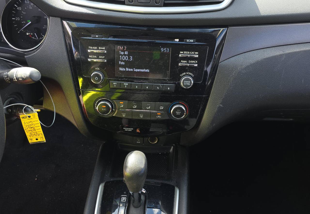 Used 2016 Nissan Rogue S FWD image 14