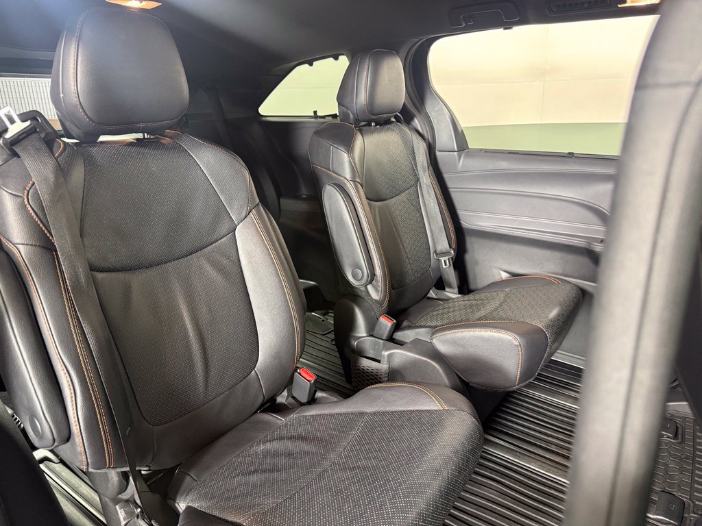 Used 2024 Toyota Sienna XSE FWD image 26