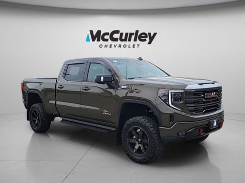 Used 2024 GMC Sierra 1500 AT4 w/ AT4 Preferred Package AWD/4WD image 1