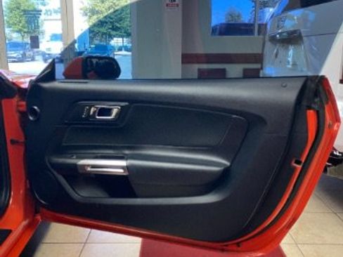 Used 2015 Ford Mustang Coupe RWD image 8