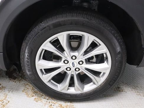 Used 2023 Ford Explorer XLT w/ Equipment Group 202A AWD/4WD image 19