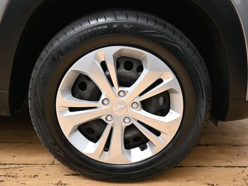 Used 2024 Chevrolet Trax LS w/ Driver Confidence Package FWD image 14