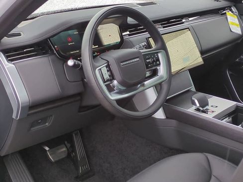 New 2025 Land Rover Range Rover SE image 2
