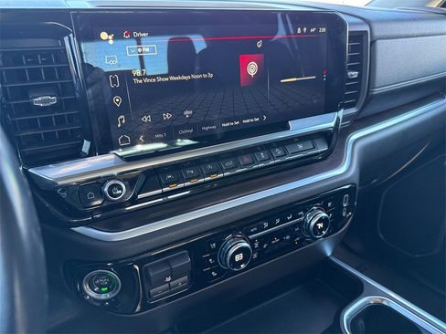 Used 2022 GMC Sierra 1500 SLT w/ SLT Premium Plus Package image 17