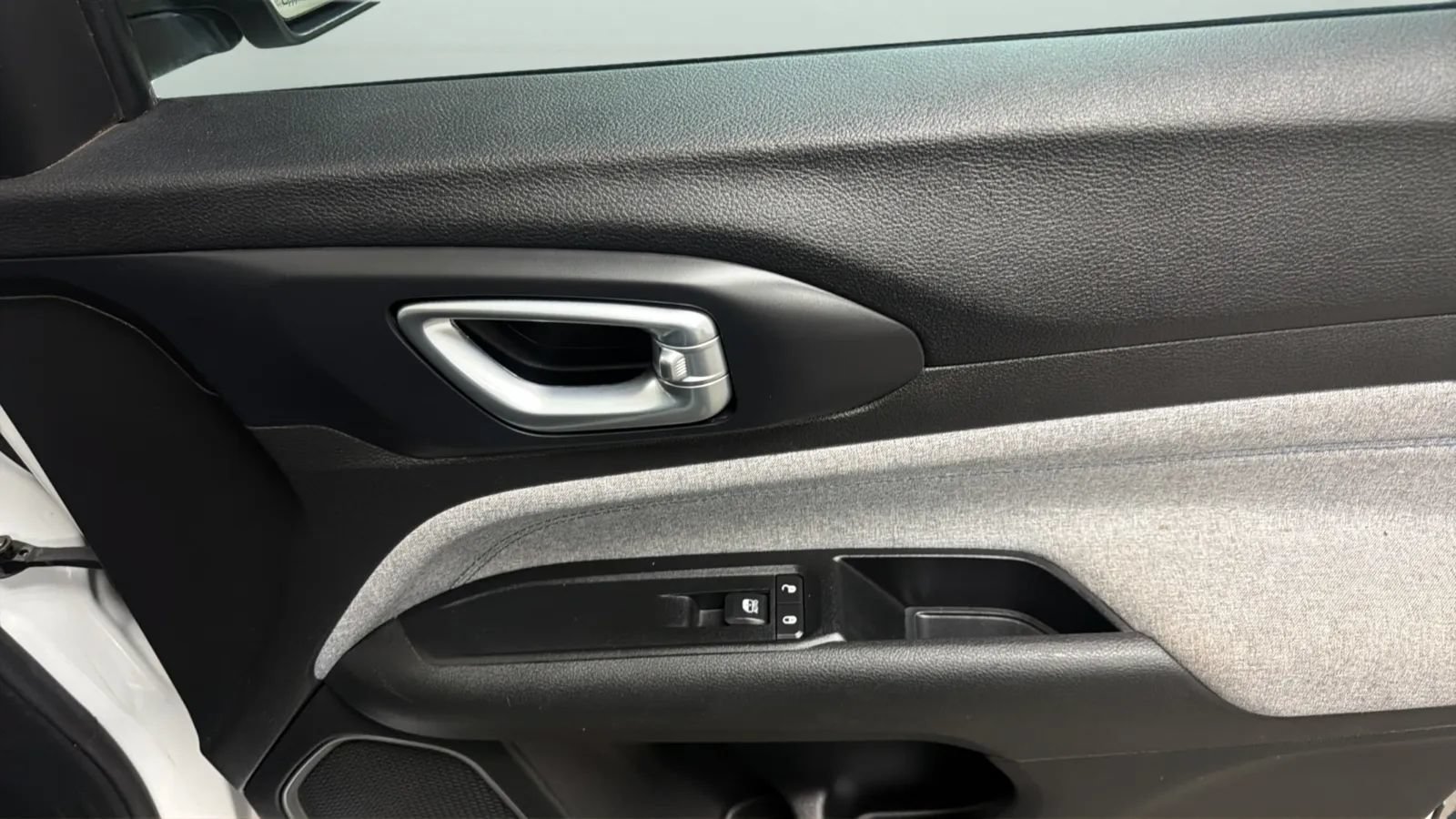 Used 2022 Jeep Compass Latitude FWD image 18