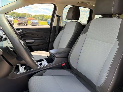 Used 2017 Ford Escape SE FWD image 16