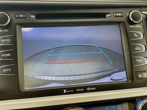 Used 2019 Toyota Highlander XLE AWD/4WD image 25