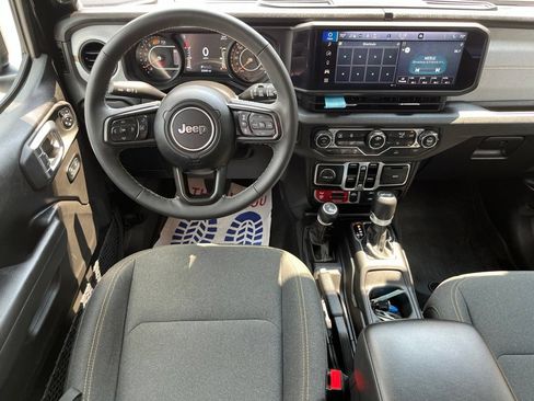 Used 2025 Jeep Wrangler Unlimited Sport AWD/4WD image 12