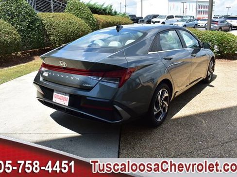 Used 2025 Hyundai Elantra Limited FWD image 11