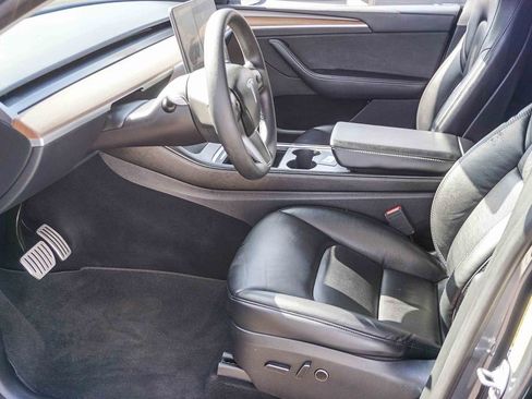 Used 2023 Tesla Model Y Performance image 17