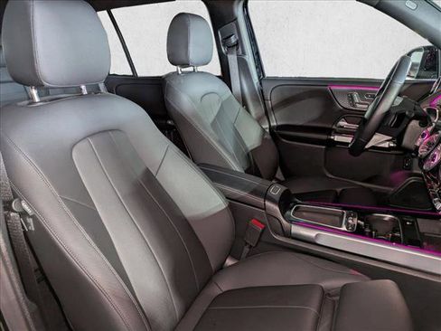 Used 2025 Mercedes-Benz GLB 250 image 18