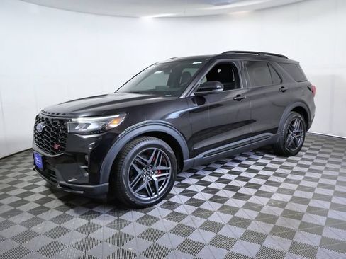 Certified 2025 Ford Explorer ST AWD/4WD image 5