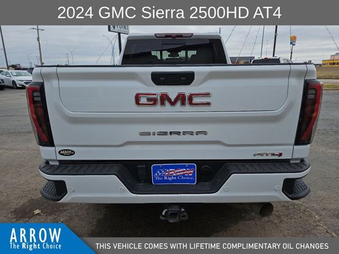 Used 2024 GMC Sierra 2500 AT4 w/ AT4 Preferred Package image 11