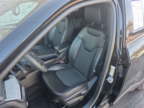 Used 2024 Jeep Compass Latitude AWD/4WD image 16