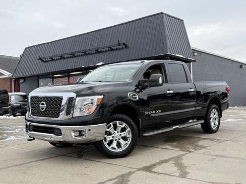 Used 2017 Nissan Titan SV image 19