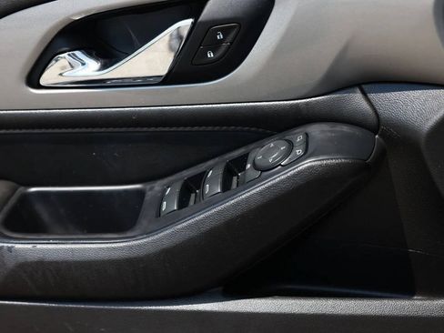 Used 2021 Chevrolet Traverse LS FWD image 16