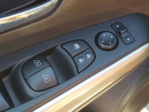 Used 2020 Nissan Kicks SR FWD image 19