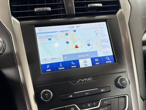 Used 2020 Ford Fusion SE FWD image 16