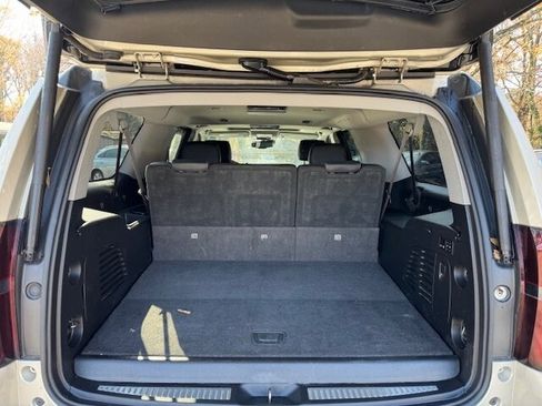 Used 2016 Chevrolet Suburban LT image 14