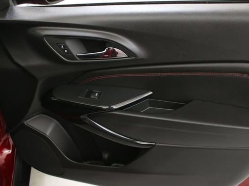 Used 2025 Chevrolet Trax RS w/ Driver Confidence Package FWD image 30