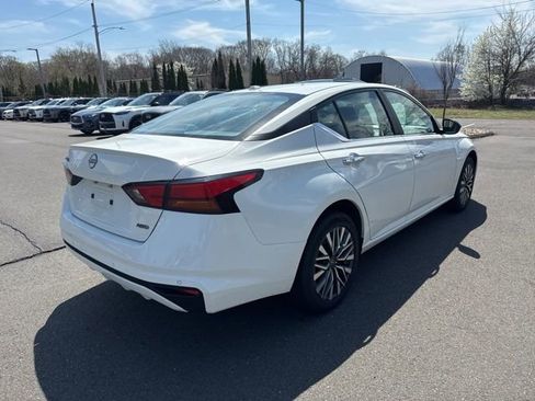 Used 2025 Nissan Altima 2.5 SV image 3