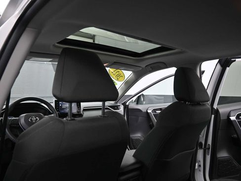 Used 2021 Toyota RAV4 XLE w/ Convenience Package image 21