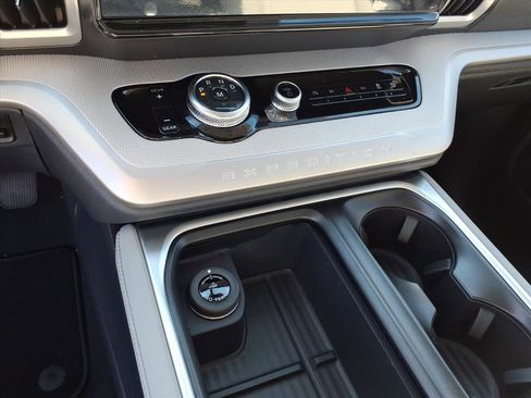 New 2026 Ford Expedition Active image 14