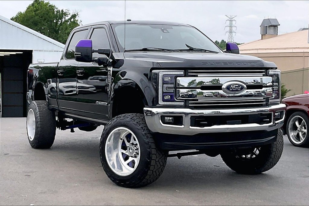Used 2017 Ford F250 Lariat w/ Lariat Ultimate Package AWD/4WD image 31