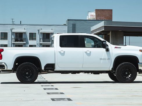 Used 2024 Chevrolet Silverado 2500 LT image 9