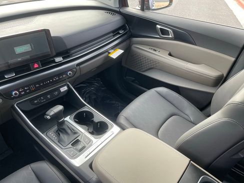 New 2026 Kia Carnival FWD image 24
