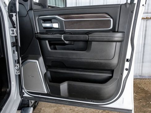Used 2025 RAM 3500 Laramie AWD/4WD image 46