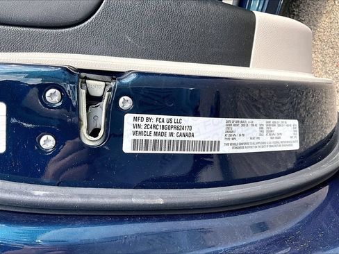 Used 2023 Chrysler Pacifica Touring-L FWD image 22