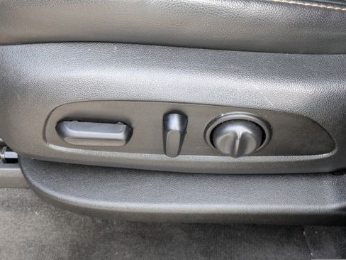 Used 2020 Chevrolet Traverse LT image 22