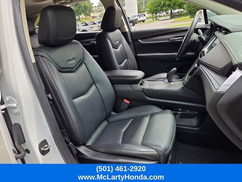 Used 2017 Cadillac XT5 Luxury w/ Driver Awareness Package FWD image 19