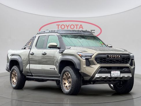 Used 2024 Toyota Tacoma Trailhunter image 10