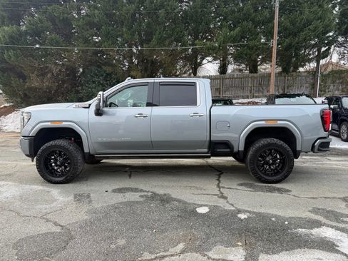 Used 2024 GMC Sierra 2500 Denali w/ Denali Reserve Package image 8