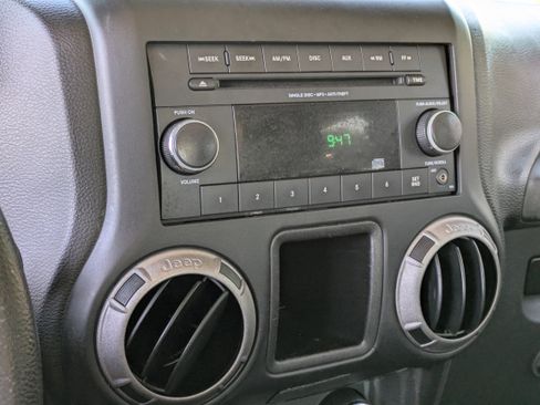 Used 2015 Jeep Wrangler Sport image 30